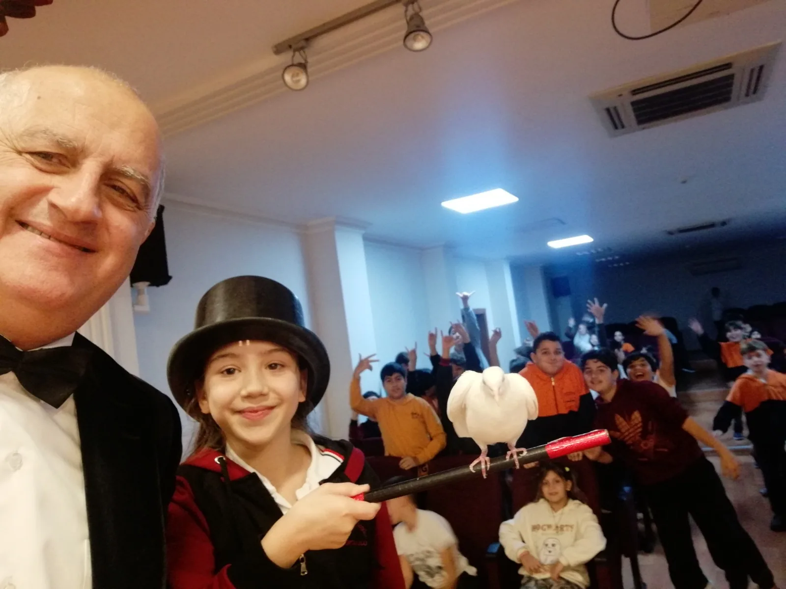 TÜRKİYEDEKİ PROFOSYENEL SİHİRBAZLAR KİMLERDİR.