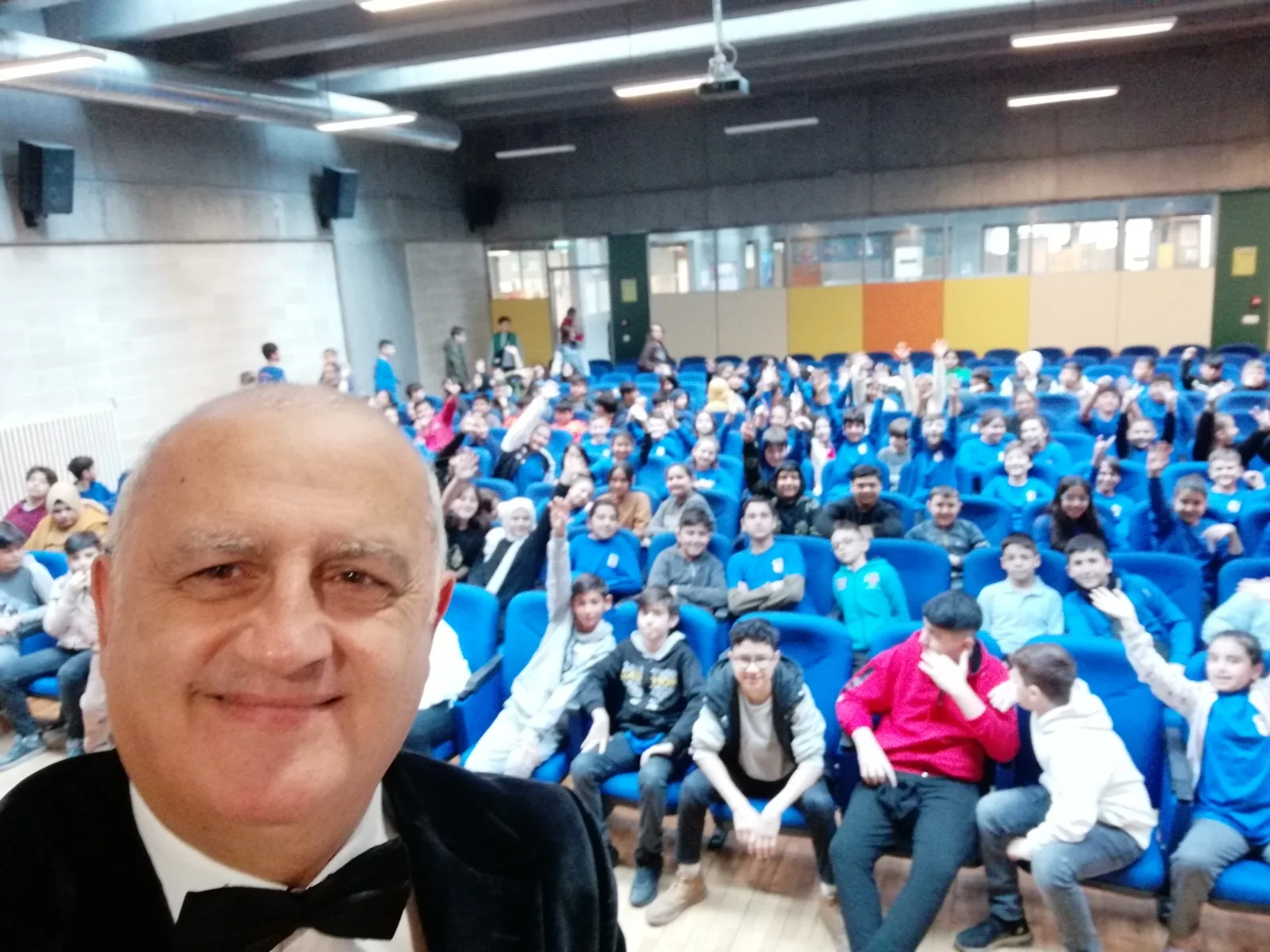 ÇOCUKLAR İÇİN SİHİRBAZ İLLÜZYON GÖSTERİSİ NASIL YAPILMALI..