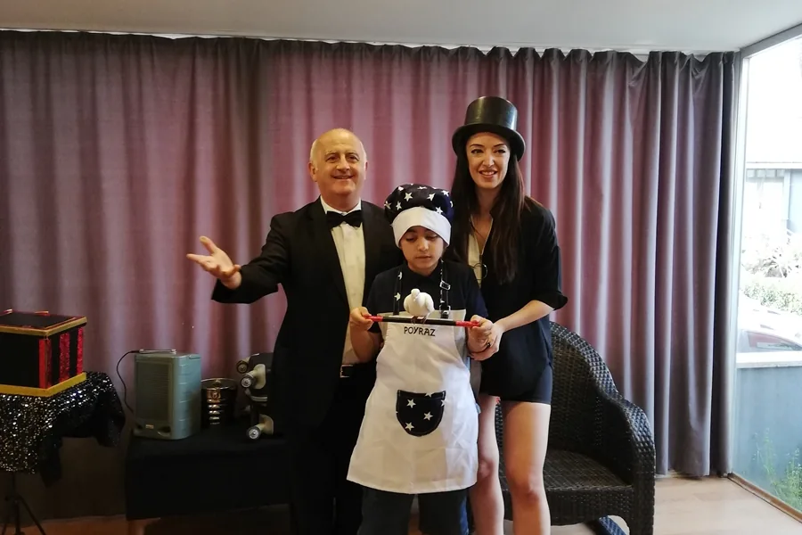 doğum günü için sihirbaz