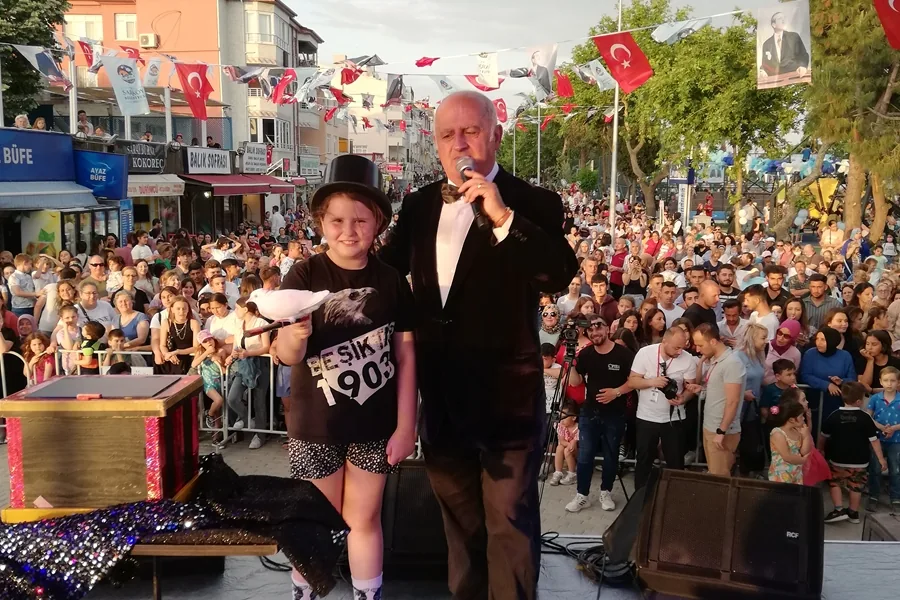 İSTANBULDA SİHİRBAZLAR İLLÜZYONİSTLER